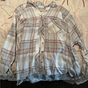 Barely worn flannel. Longer in the back